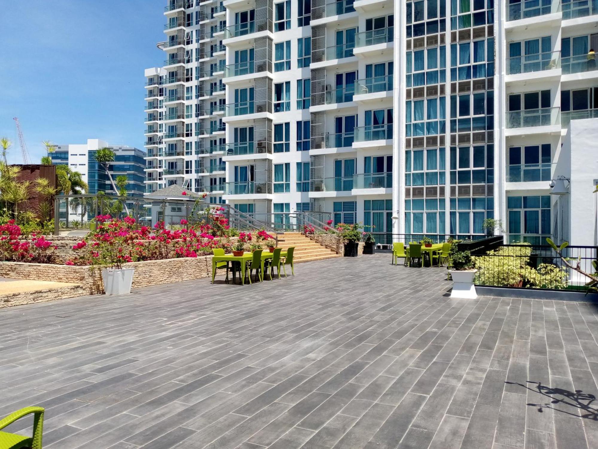Mactan Newtown 8 Boulevard Deluxe Punta Engaño Buitenkant foto