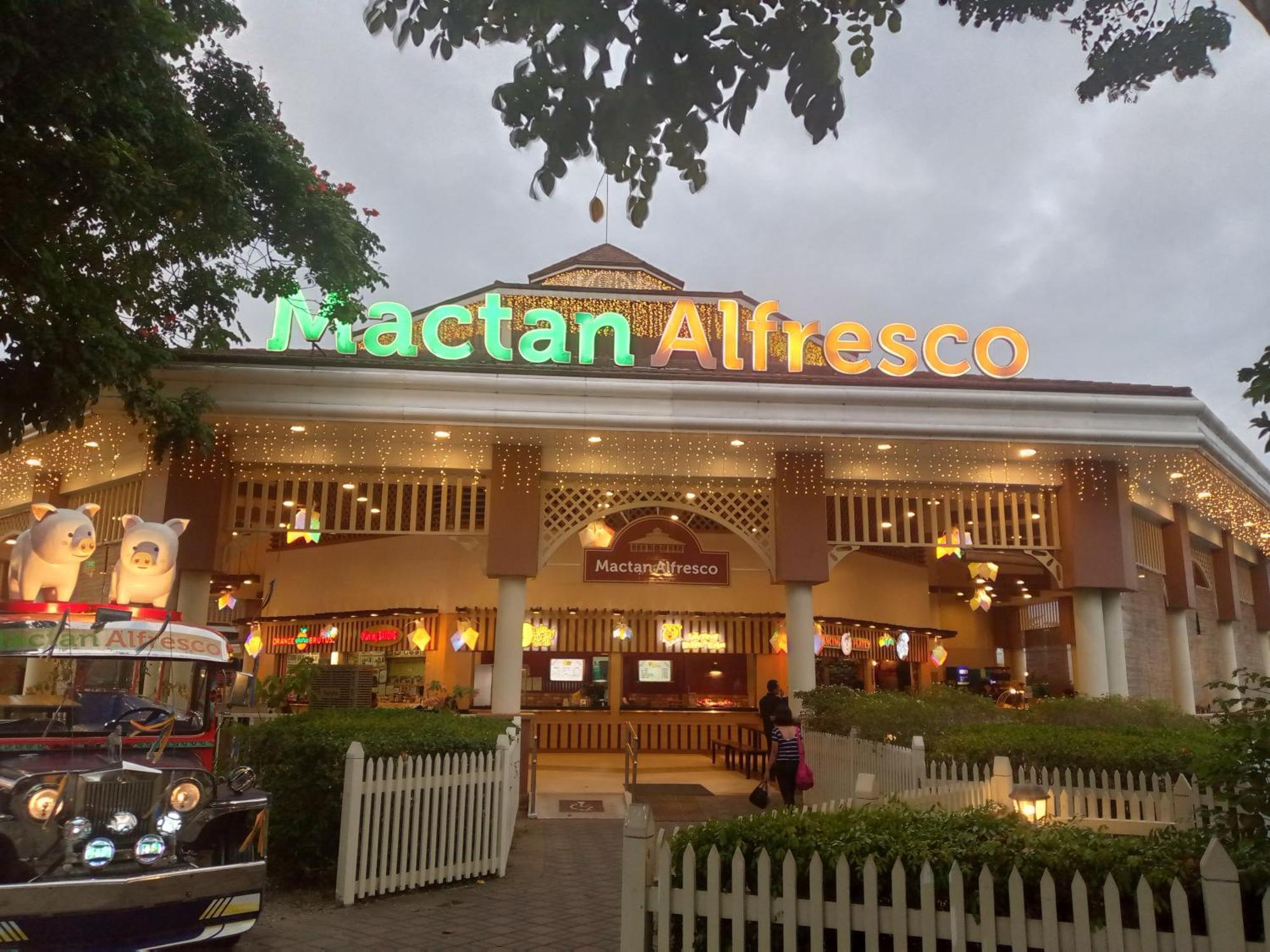 Mactan Newtown 8 Boulevard Deluxe Punta Engaño Buitenkant foto