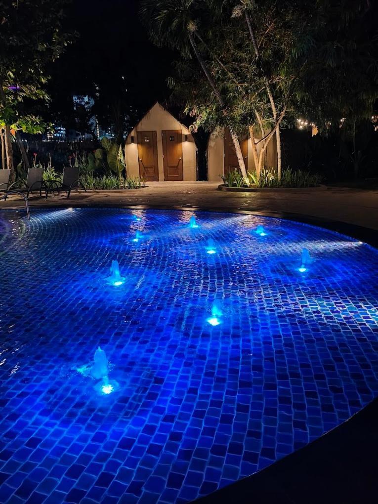 Mactan Newtown 8 Boulevard Deluxe Punta Engaño Buitenkant foto