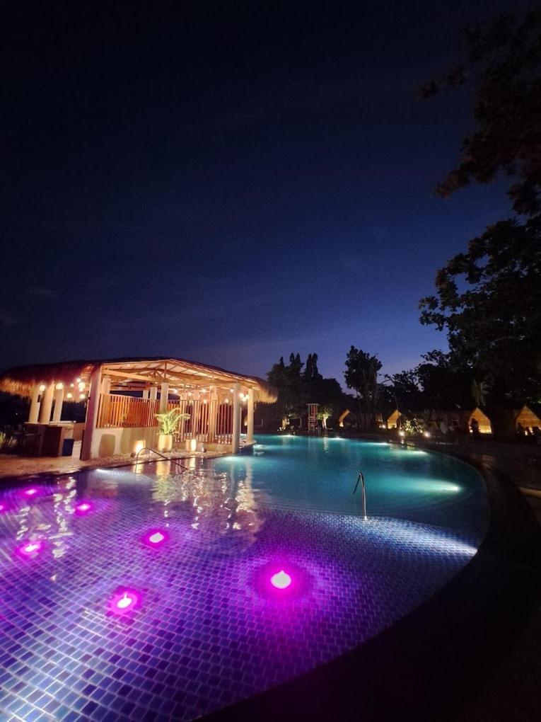 Mactan Newtown 8 Boulevard Deluxe Punta Engaño Buitenkant foto